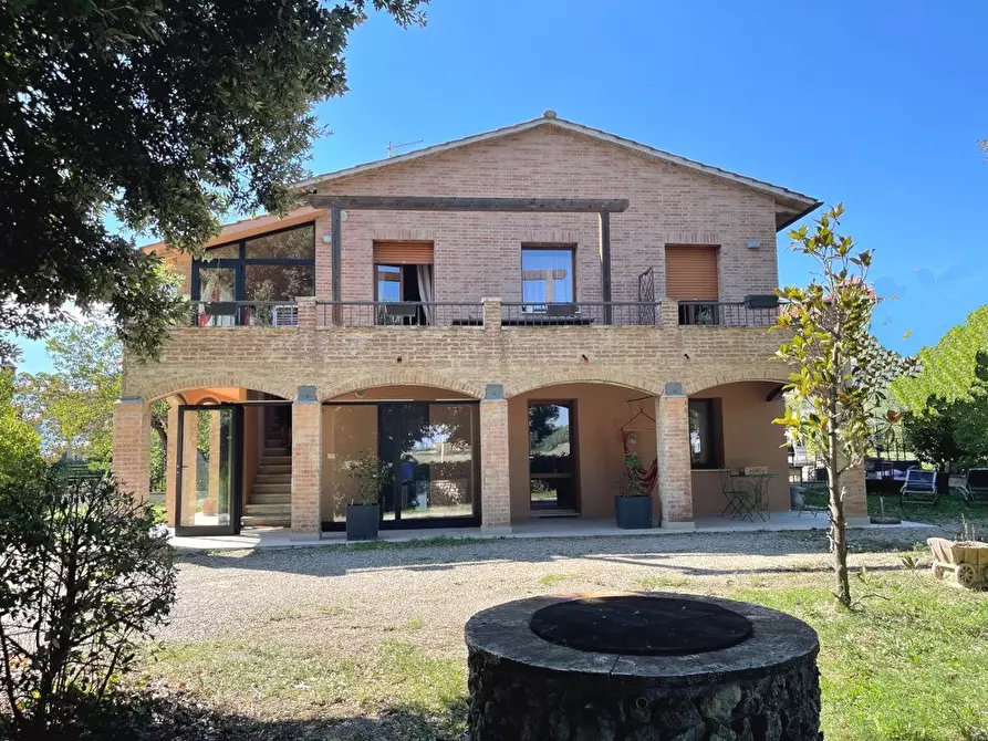 Immagine 1 di Villa in vendita  in Strada di Sant'Andrea e Ginestreto a Siena