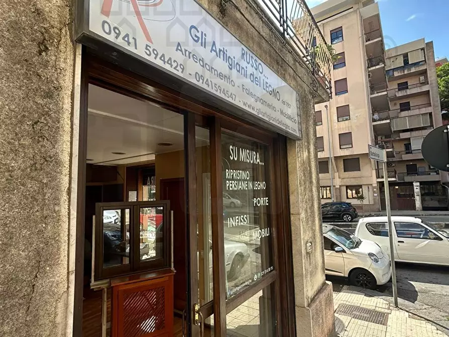 Immagine 1 di Negozio in vendita  in Viale Boccetta a Messina
