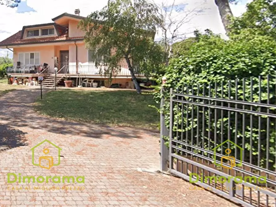 Immagine 1 di Villa in vendita  in VIA CANALE 10 a Misano Adriatico