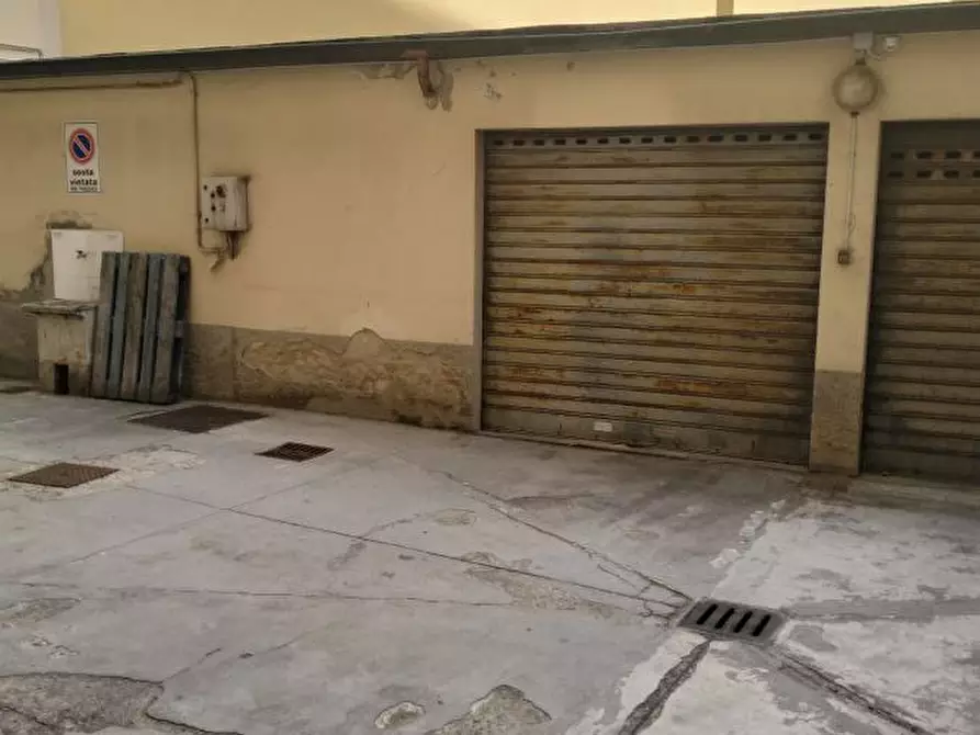 Immagine 1 di Locale commerciale in vendita  in viale belfiore a Firenze