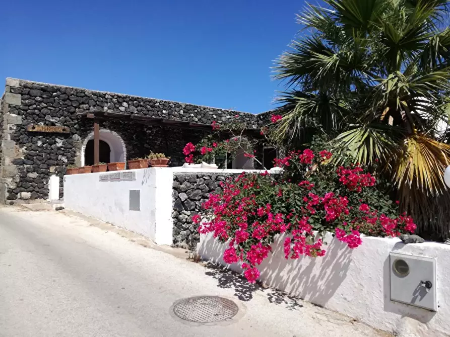 Immagine 1 di Villa in vendita  in kamma a Pantelleria