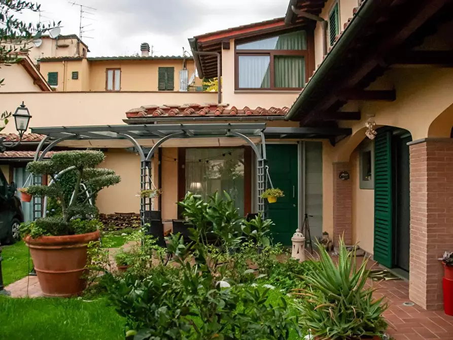 Immagine 1 di Villa in vendita  in via luigi gori a Firenze