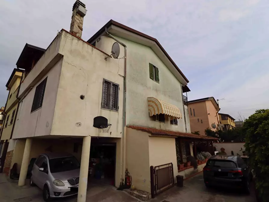 Immagine 1 di Villa in vendita  in VIA SAN NULLO a Giugliano In Campania