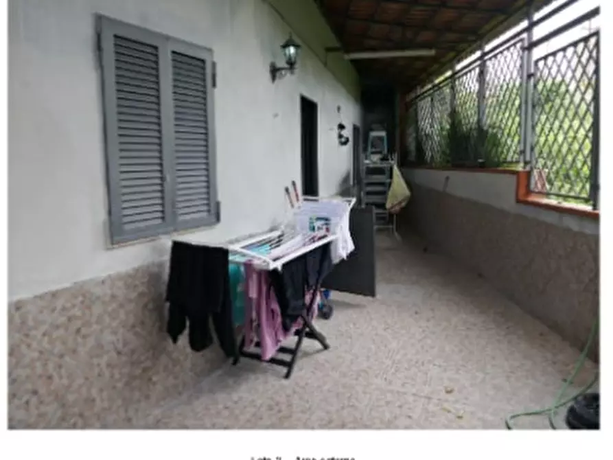 Immagine 1 di Appartamento in vendita  in via santa maria del pianto a Napoli