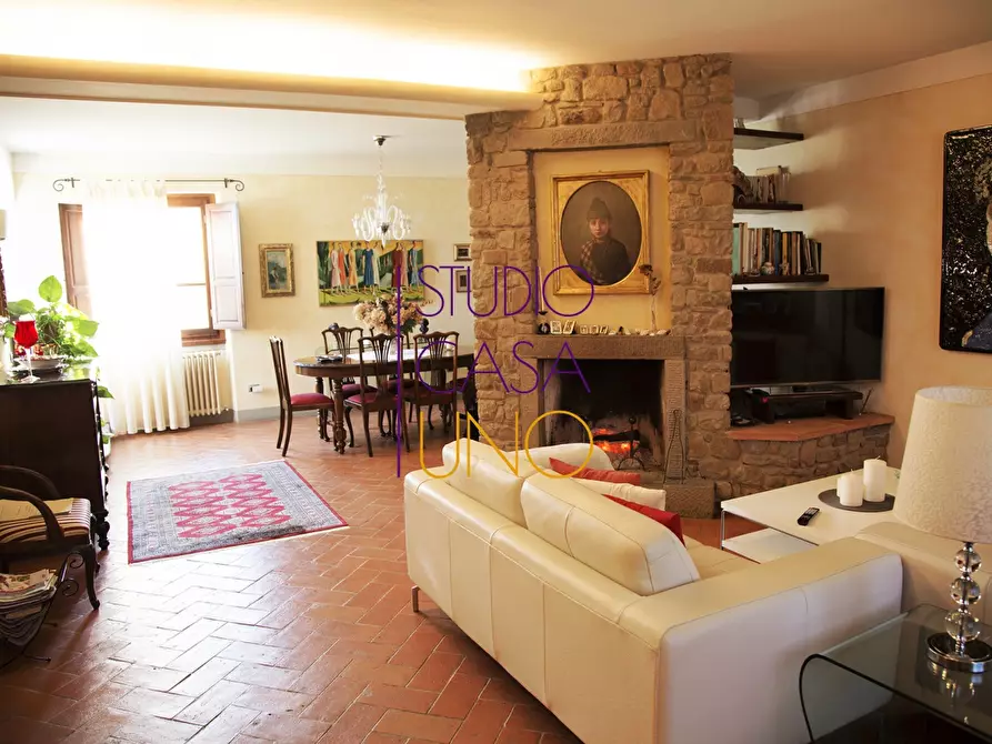 Immagine 1 di Villa in vendita  in VIA SCRIVIA a Montevarchi