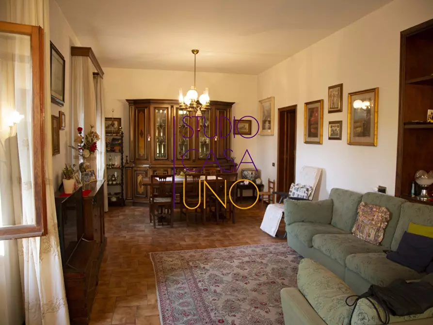 Immagine 1 di Villa in vendita  a Bucine