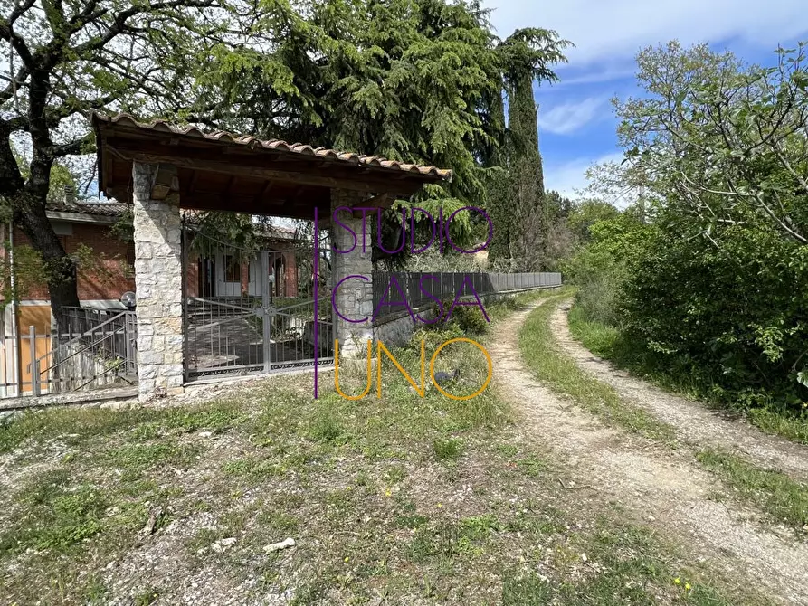 Immagine 1 di Villa in vendita  in BUCINE a Bucine