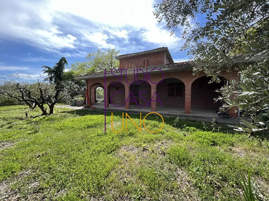 Immagine 1 di Villa in vendita  in BUCINE a Bucine