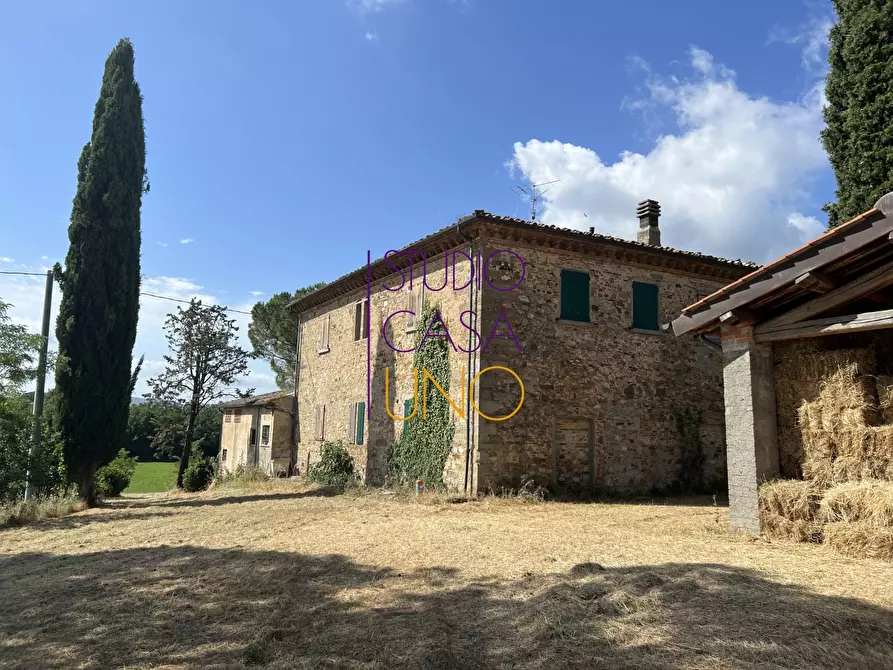 Immagine 1 di Villa in vendita  in via della robbia a Bucine