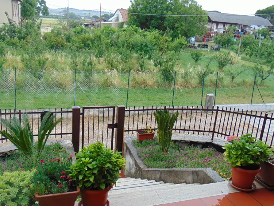 Immagine 1 di Villa in vendita  a Deruta