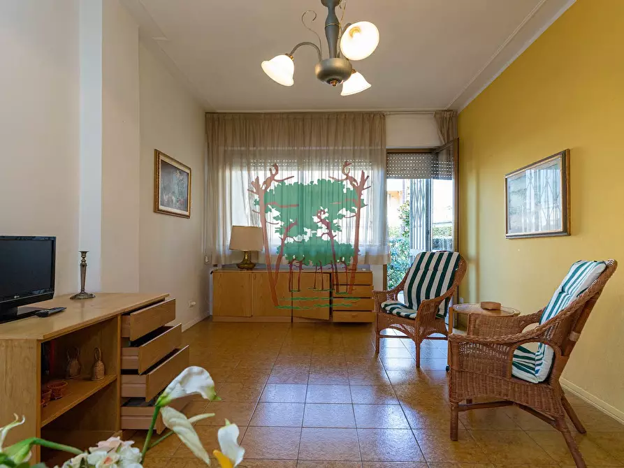 Immagine 1 di Appartamento in vendita  in Via Napoli a Viareggio