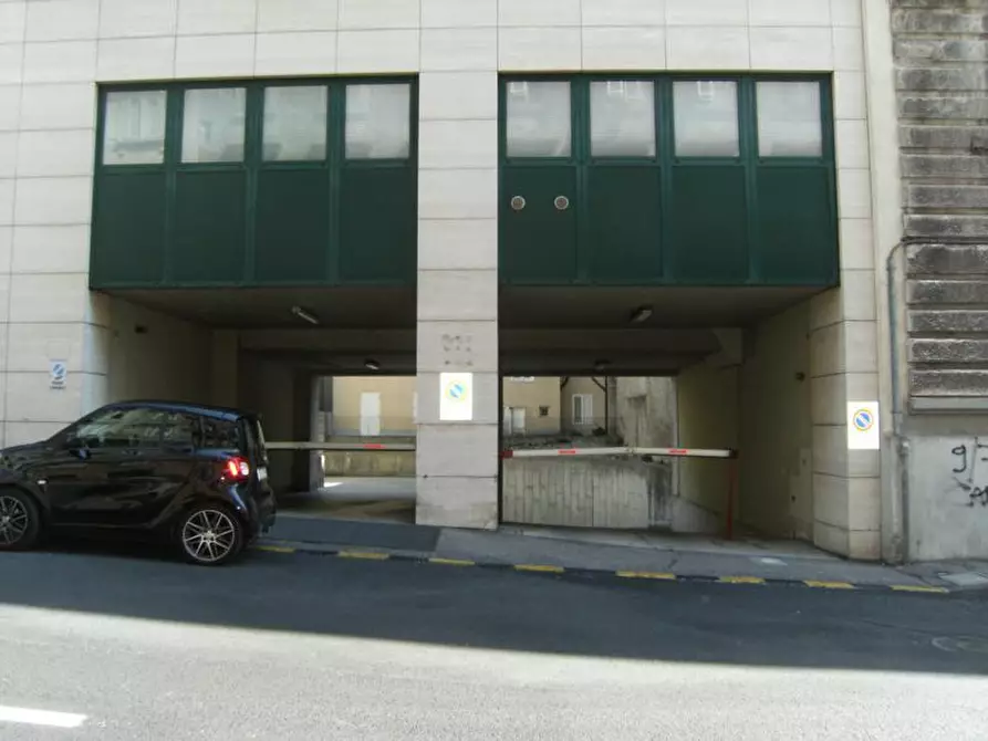 Immagine 1 di Posto auto in affitto  a Trieste