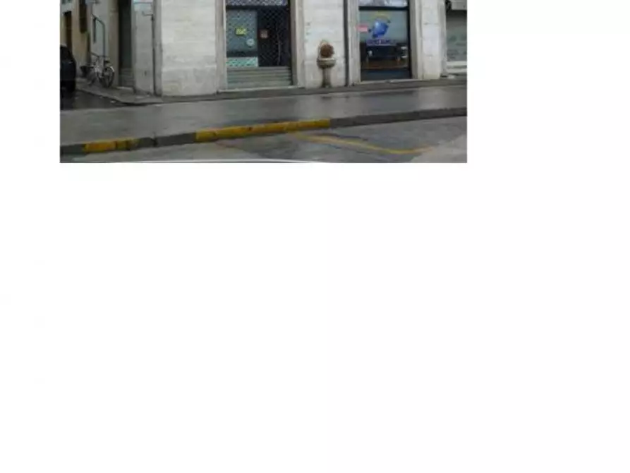 Immagine 1 di Negozio in vendita  in Gramsci a Montecatini Terme