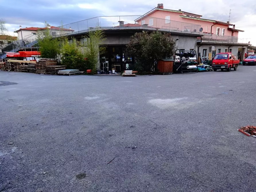 Immagine 1 di Posto auto in vendita  a Pitigliano