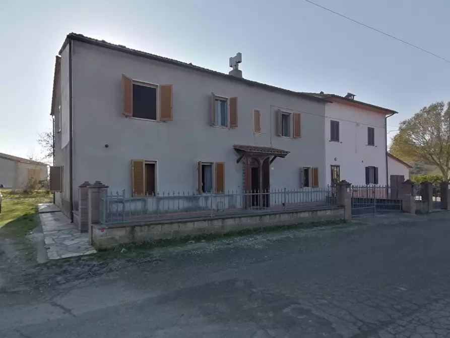 Immagine 1 di Villa in vendita  a Sorano