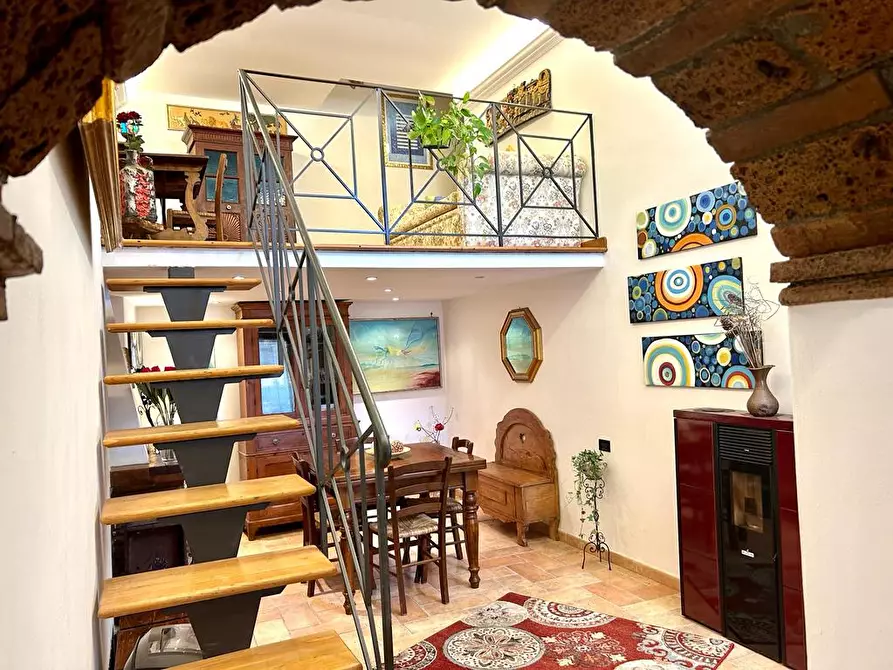 Immagine 1 di Appartamento in vendita  a Sorano