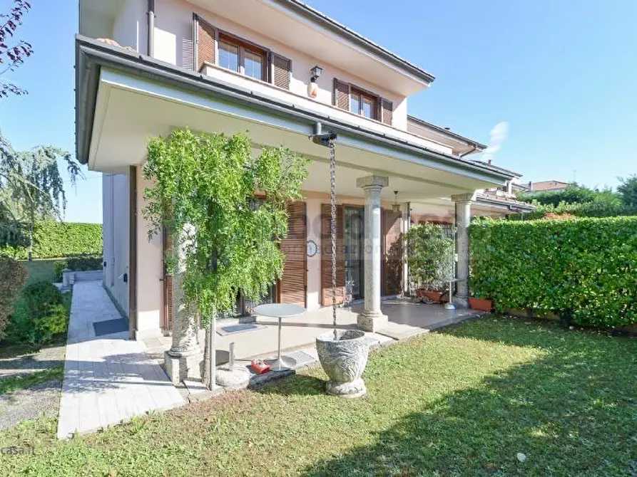 Immagine 1 di Villa in vendita  in VIA XXV APRILE a Arosio