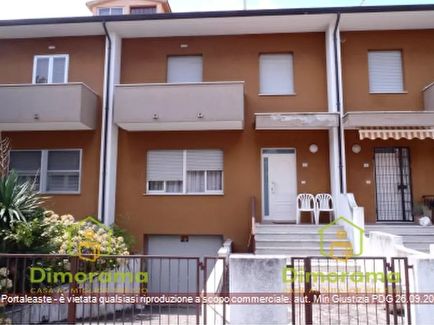 Immagine 1 di Appartamento in vendita  in Frazione Marotta - Via Trentino  18 a Mondolfo