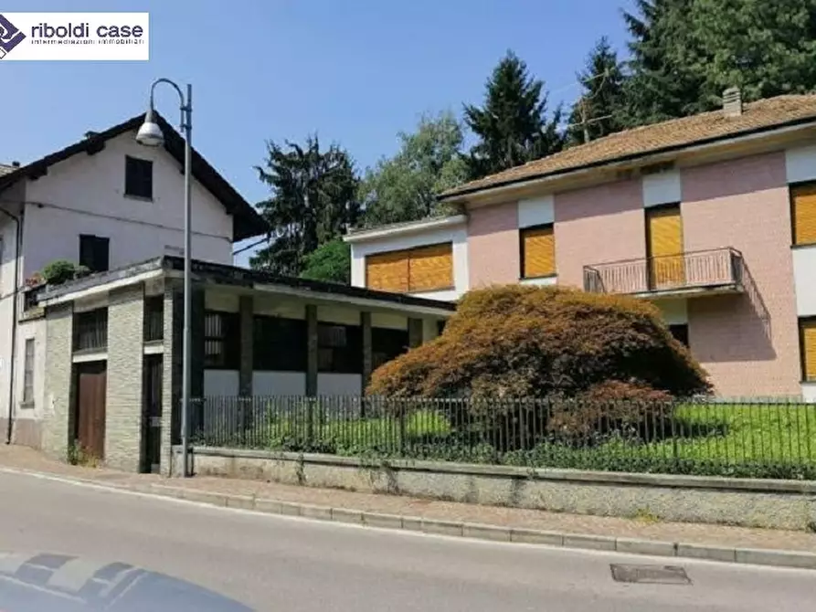 Immagine 1 di Casa indipendente in vendita  in VIA ROMA a Barzano'