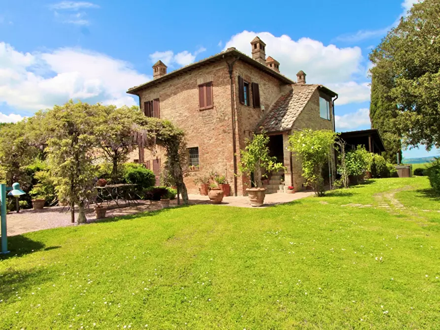 Immagine 1 di Villa in vendita  a Asciano