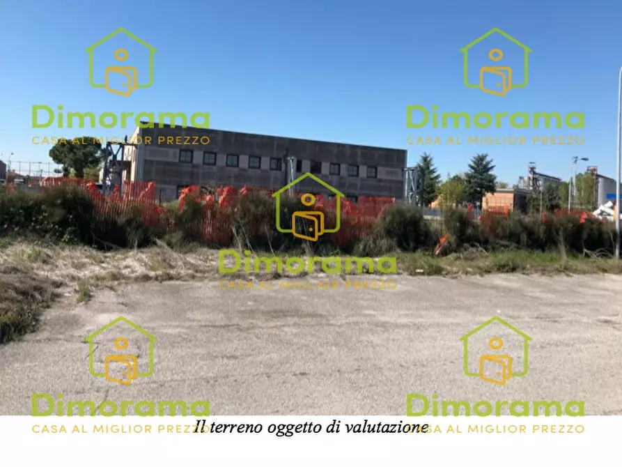 Immagine 1 di Terreno edificabile in vendita  in via del Giudizio_Via Padova a Ferrara