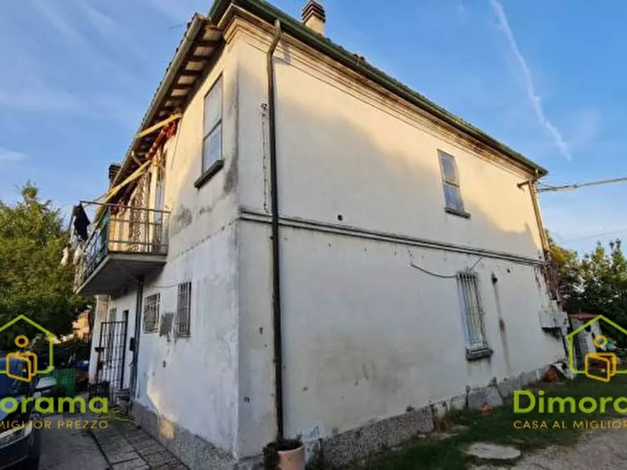 Immagine 1 di Villa in vendita  in San Lorenzo  Via Fiumazzo  299 a Lugo