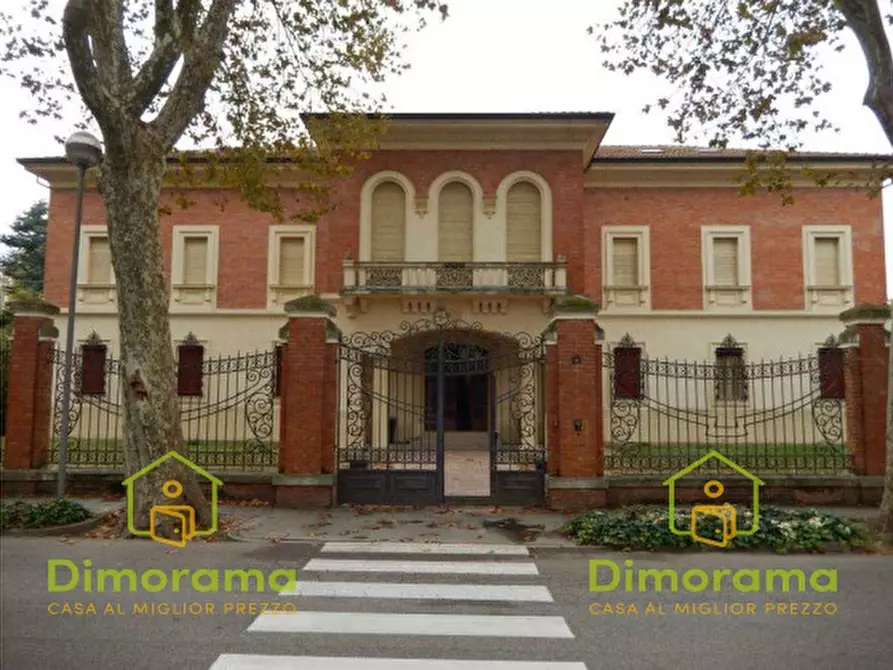 Immagine 1 di Palazzo in vendita  in Viale Antonio Roiti a Argenta