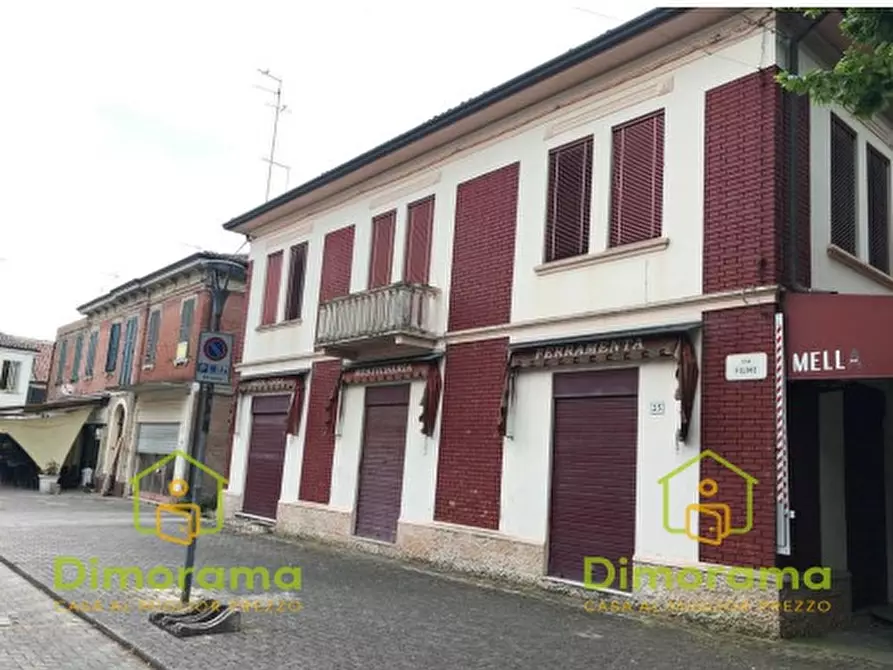 Immagine 1 di Palazzo in vendita  in Via Roberto Mari a Tresignana