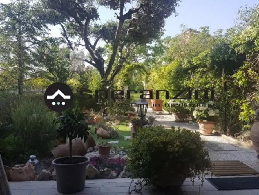 Immagine 1 di Villa in vendita  in via campania a Colli Al Metauro