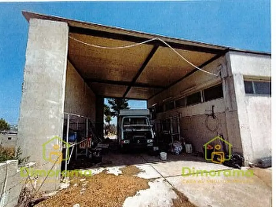 Immagine 1 di Laboratorio in vendita  in CONTRADA NOVALA SNC a Ruffano