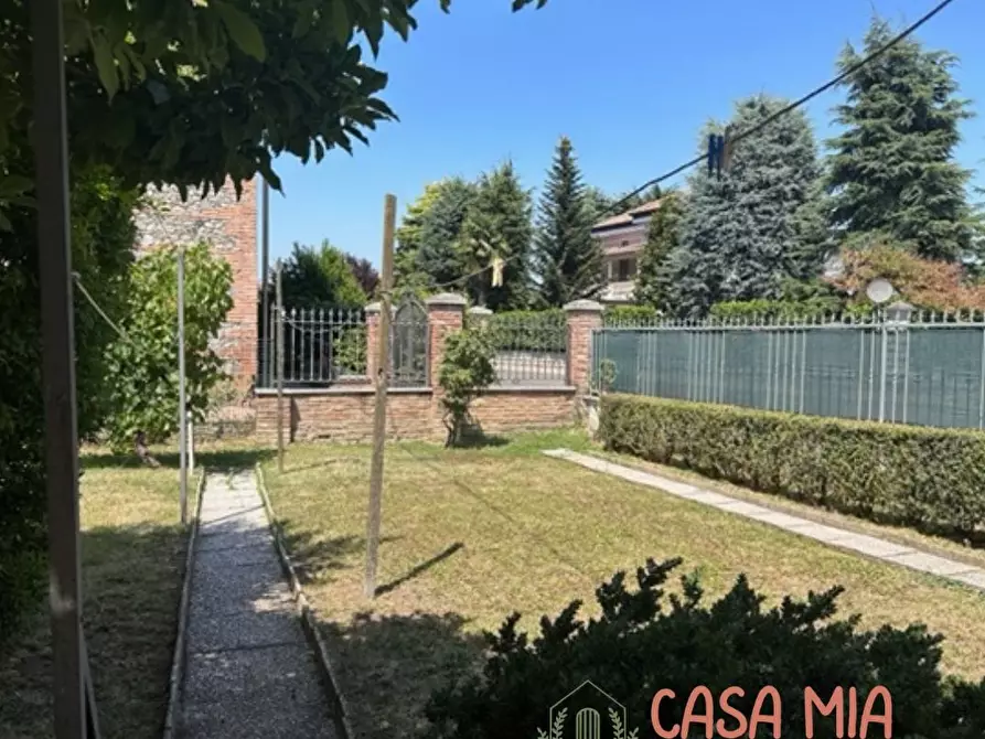 Immagine 1 di Appartamento in vendita  in via Roma a Agazzano