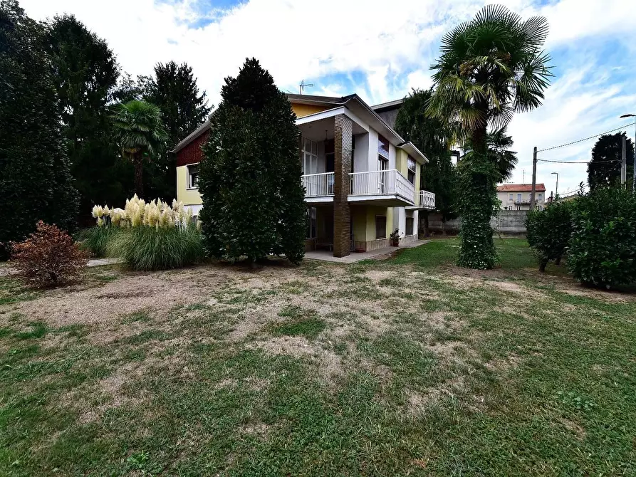 Immagine 1 di Villa in vendita  in Via marconi a Baranzate