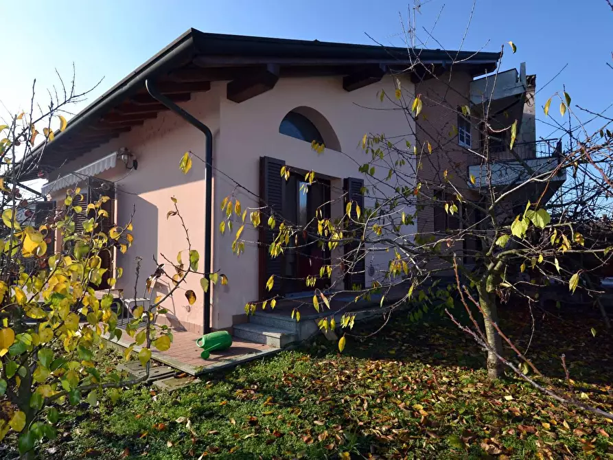 Immagine 1 di Villa in vendita  a Montanaso Lombardo