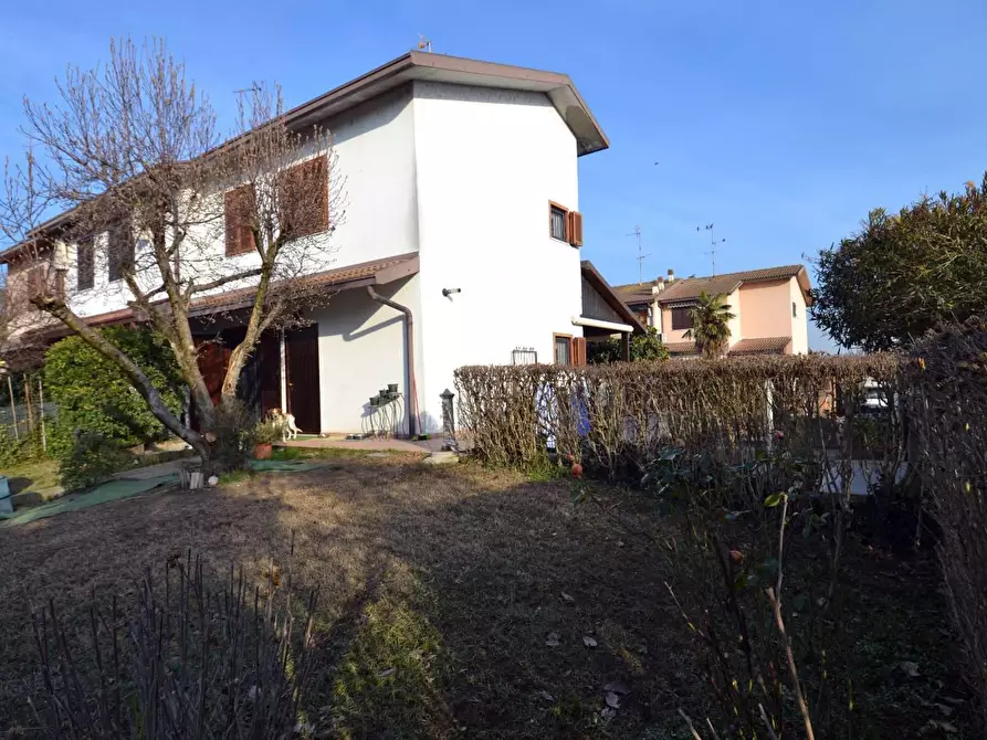 Immagine 1 di Villa in vendita  a Pieve Fissiraga