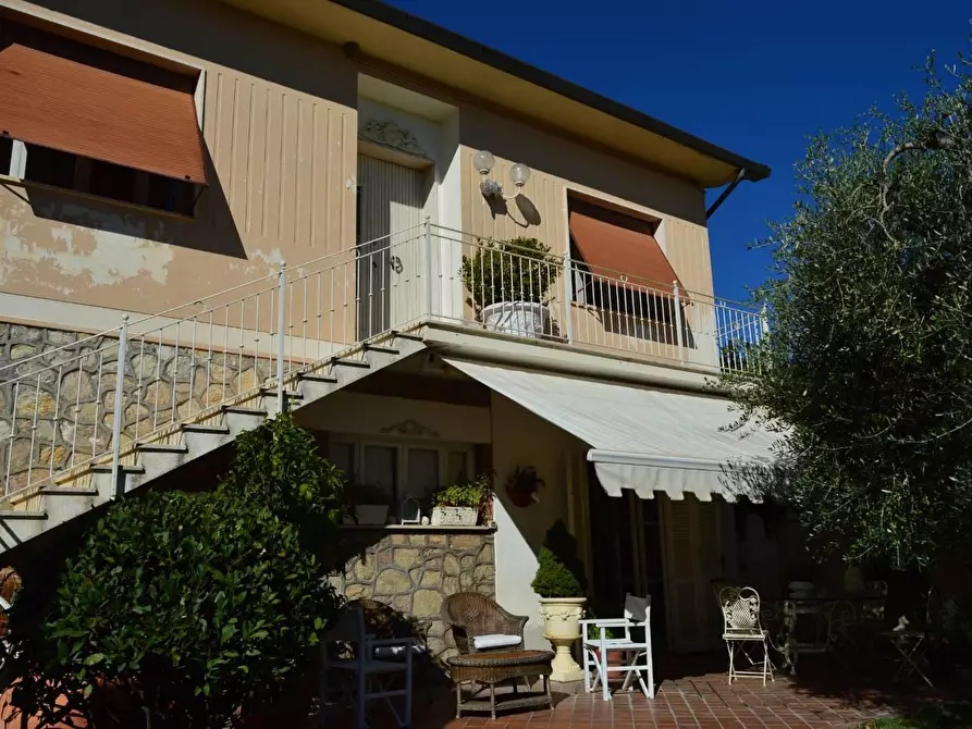 Immagine 1 di Villa in vendita  a Ponsacco