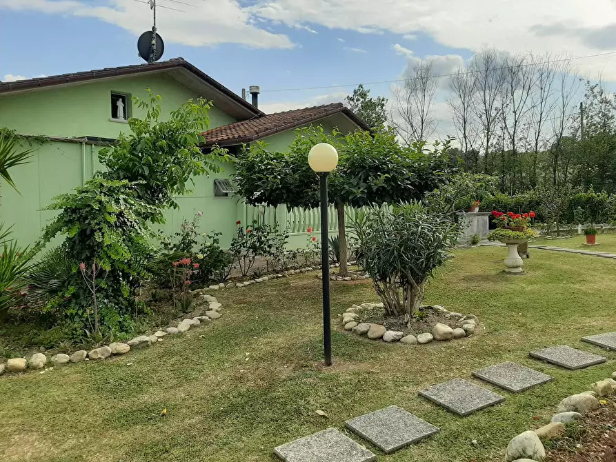 Immagine 1 di Villa in vendita  in Roma 23 a San Giovanni In Marignano
