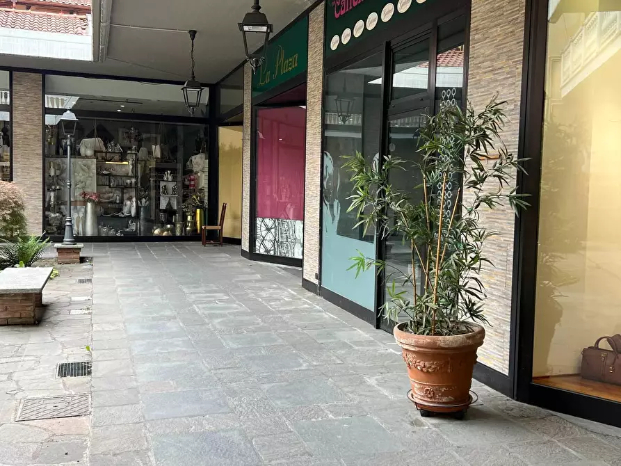 Immagine 1 di Locale commerciale in affitto  in Via San Ciriaco a Ciriè