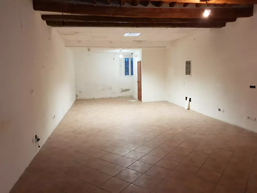 Immagine 1 di Magazzino in affitto  in san michele a Lucca
