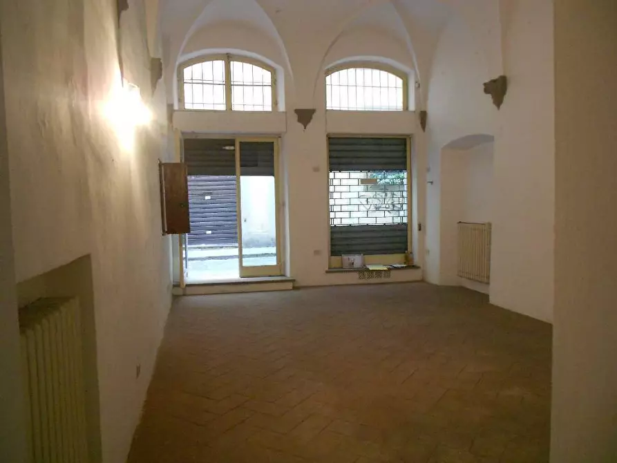 Immagine 1 di Magazzino in vendita  in Piazza del Giglio a Lucca