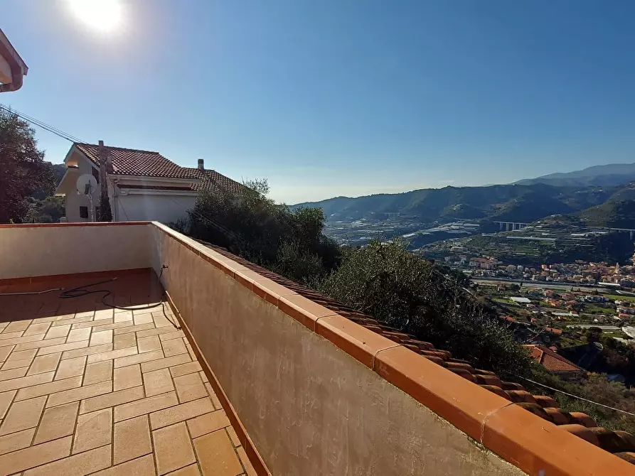Immagine 1 di Villa in vendita  in via san michele. a Castellaro