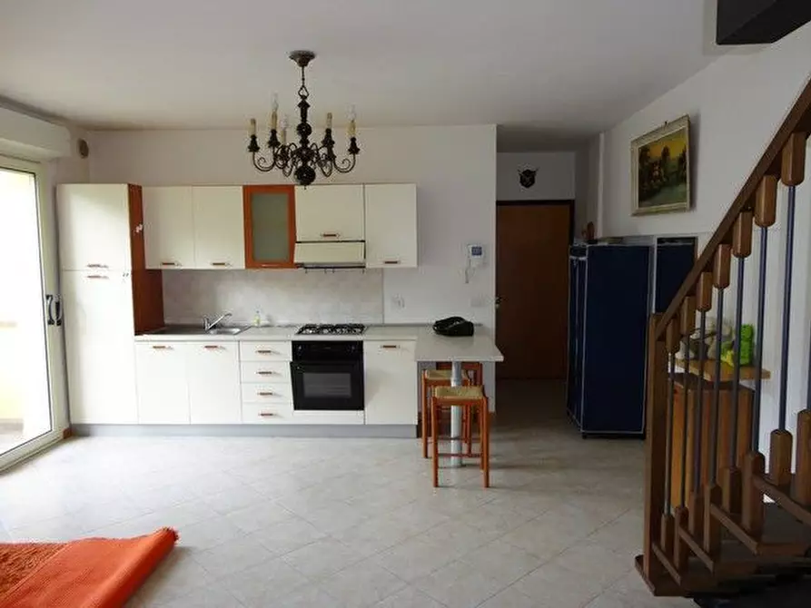 Immagine 1 di Appartamento in vendita  a Borghi