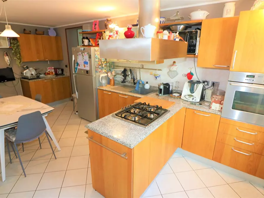 Immagine 1 di Appartamento in vendita  in Via le Valli a Collecchio