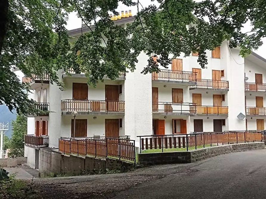 Immagine 1 di Appartamento in vendita  in via abetina a Ventasso