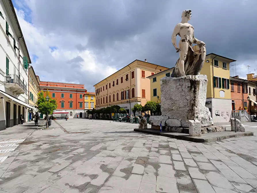 Immagine 1 di Ufficio in vendita  a Sarzana