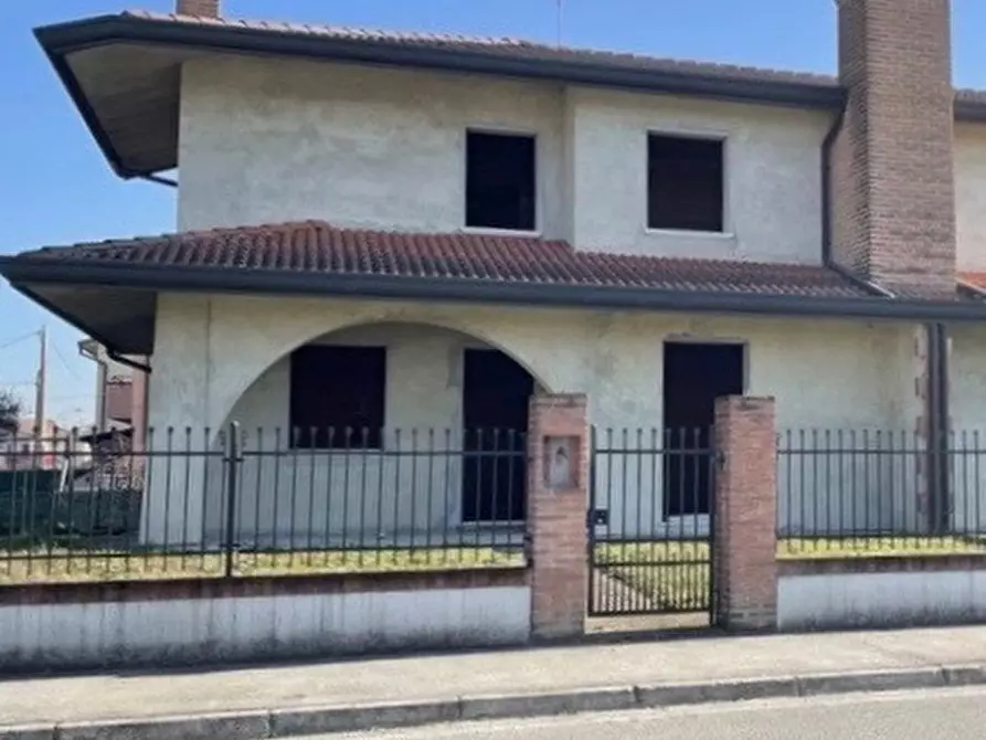 Immagine 1 di Villa in vendita  in Via Provinciale San Pietro a Pieve Di Cento