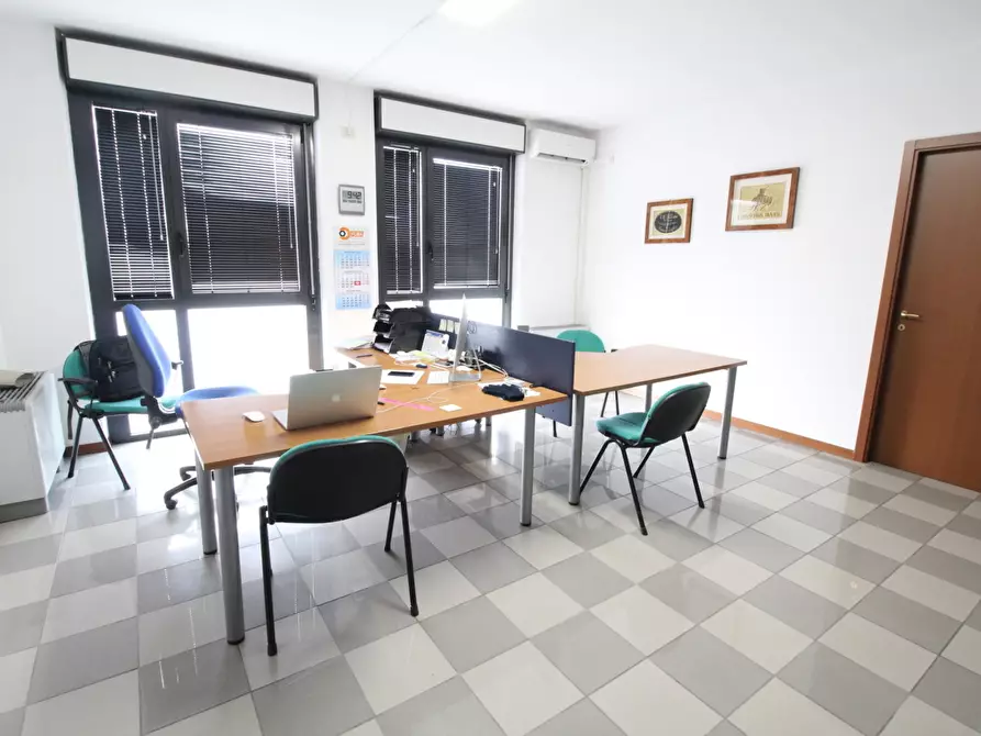 Immagine 1 di Ufficio in vendita  in Viale Europa a Montecchio Maggiore