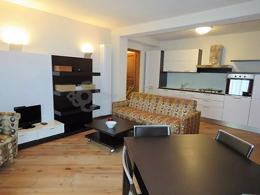 Immagine 1 di Appartamento in affitto  in Via Roma a Courmayeur