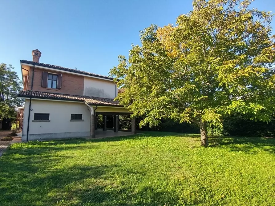 Immagine 1 di Villa in vendita  in via Pieve a Castelfranco Emilia