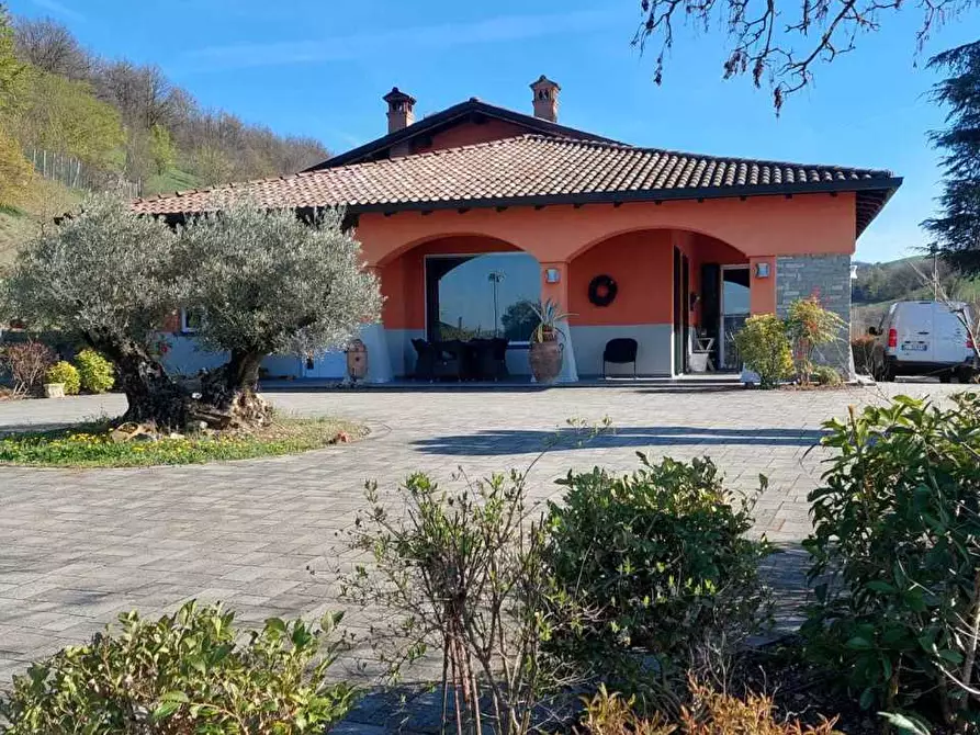 Immagine 1 di Villa in vendita  a Fornovo Di Taro