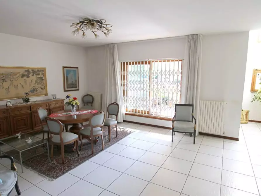 Immagine 1 di Villa in vendita  in SS3 a Terni